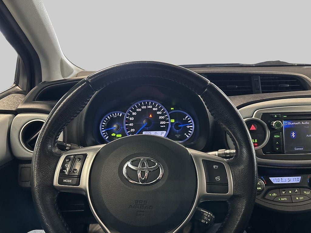 Vehicle Image 12