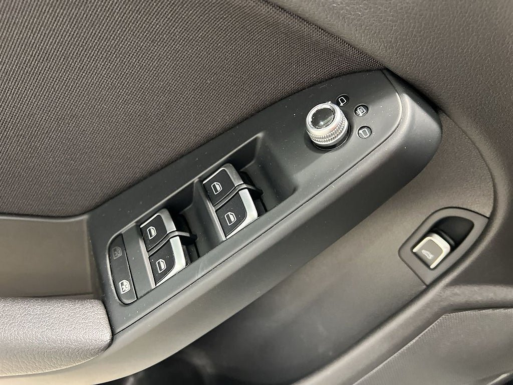 Vehicle Image 28