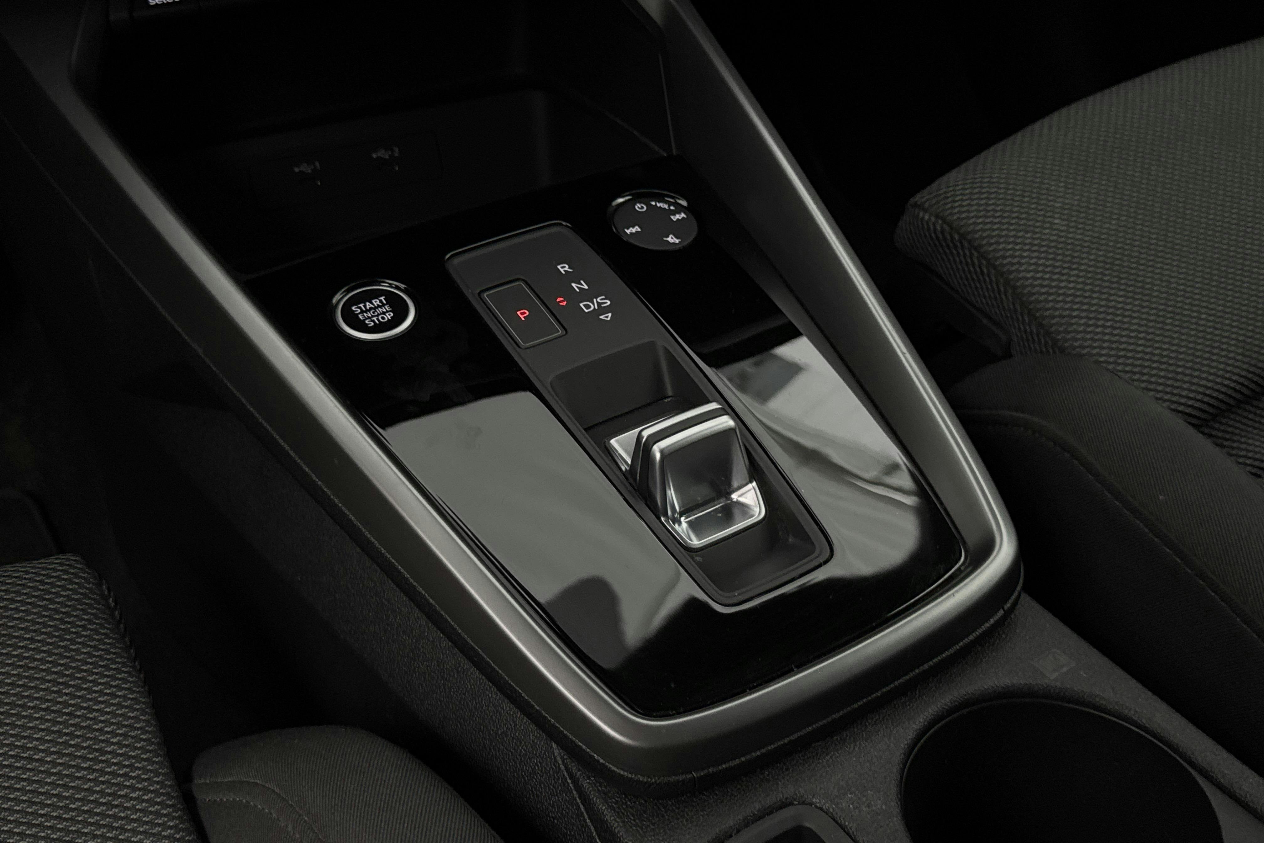 Vehicle Image 16