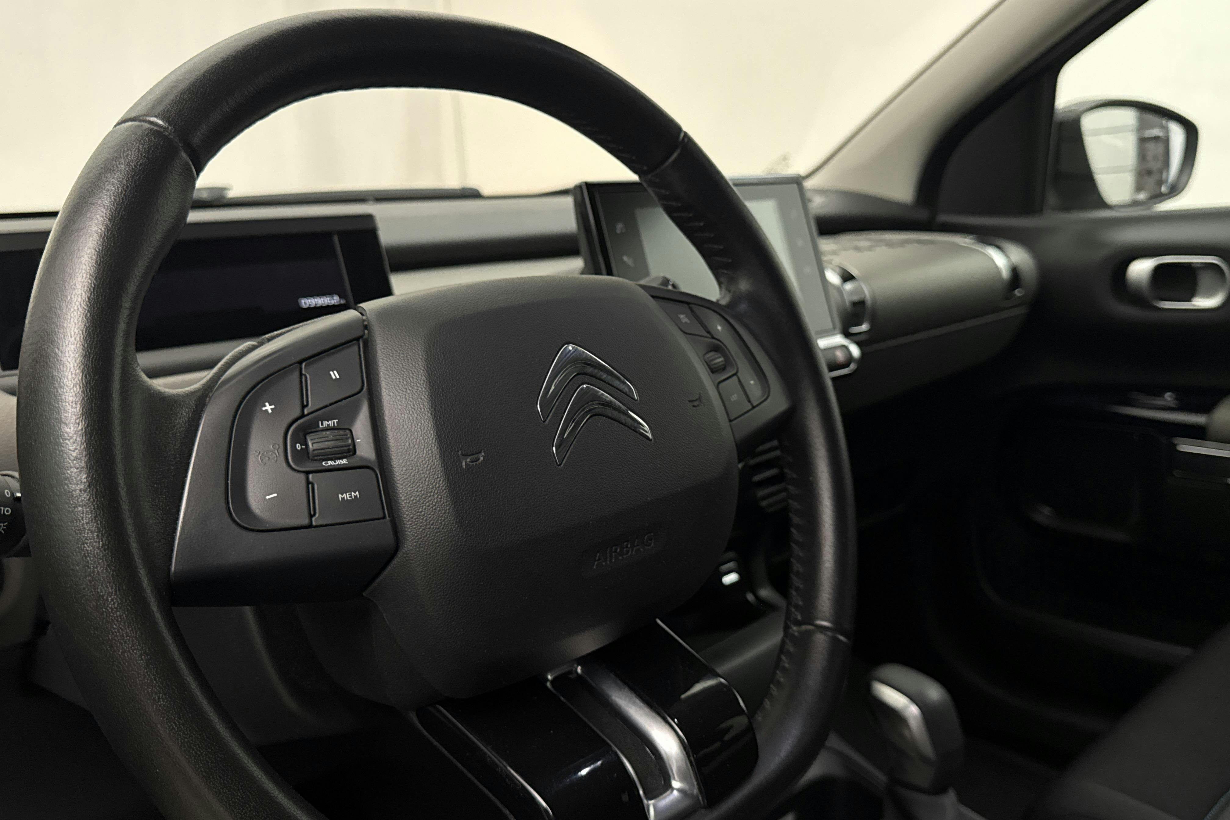 Vehicle Image 15