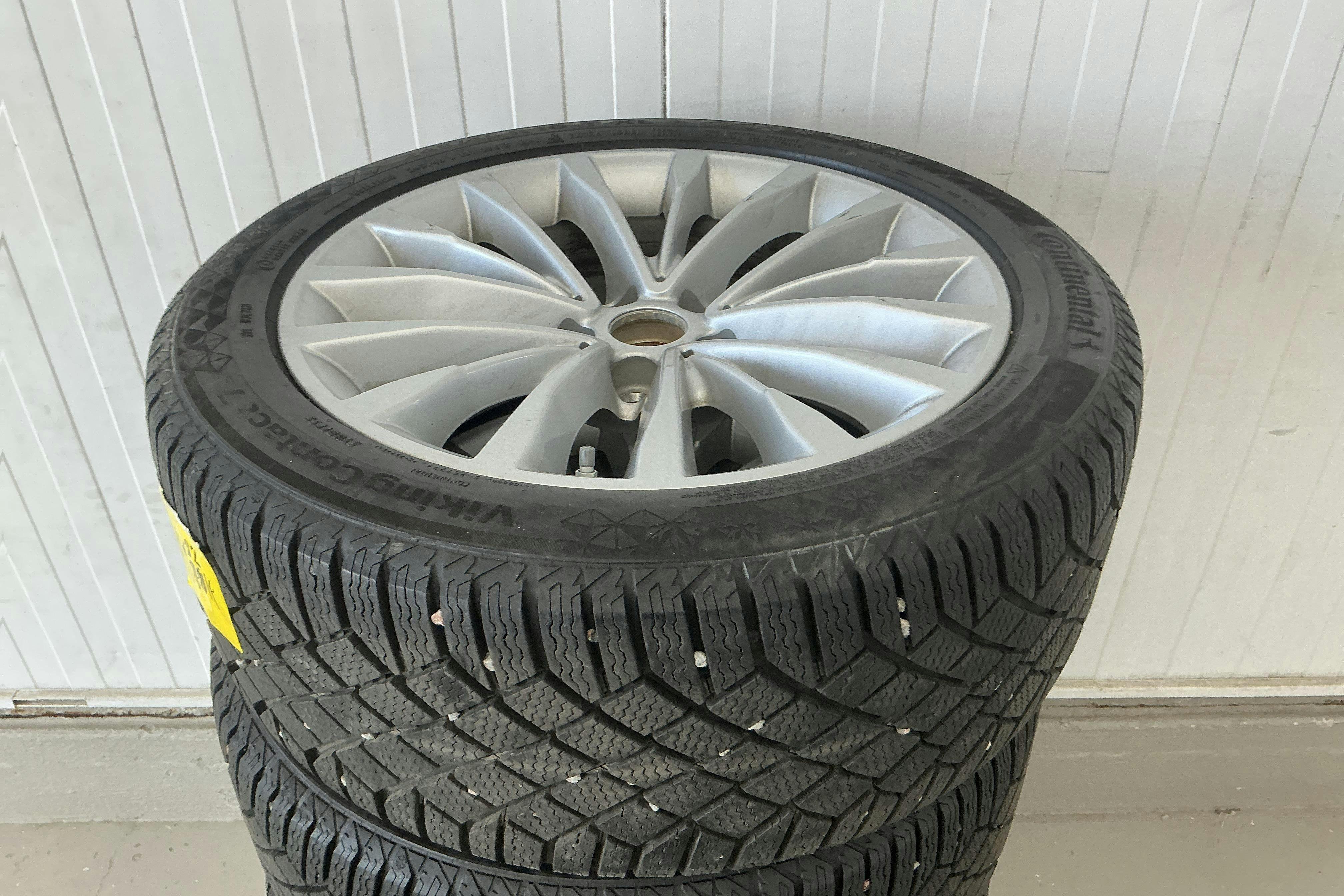 Vehicle Image 21