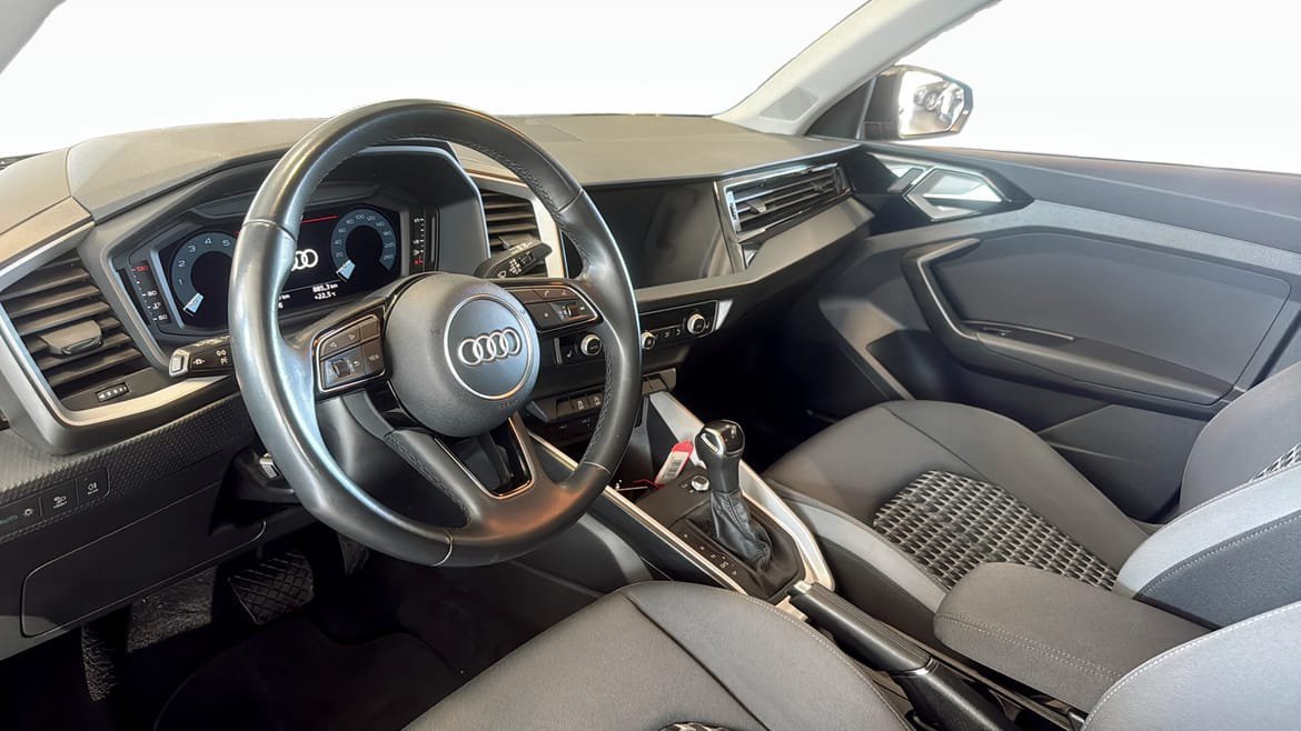 Vehicle Image 7