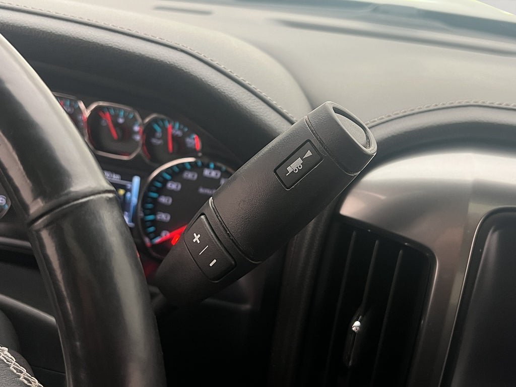 Vehicle Image 25