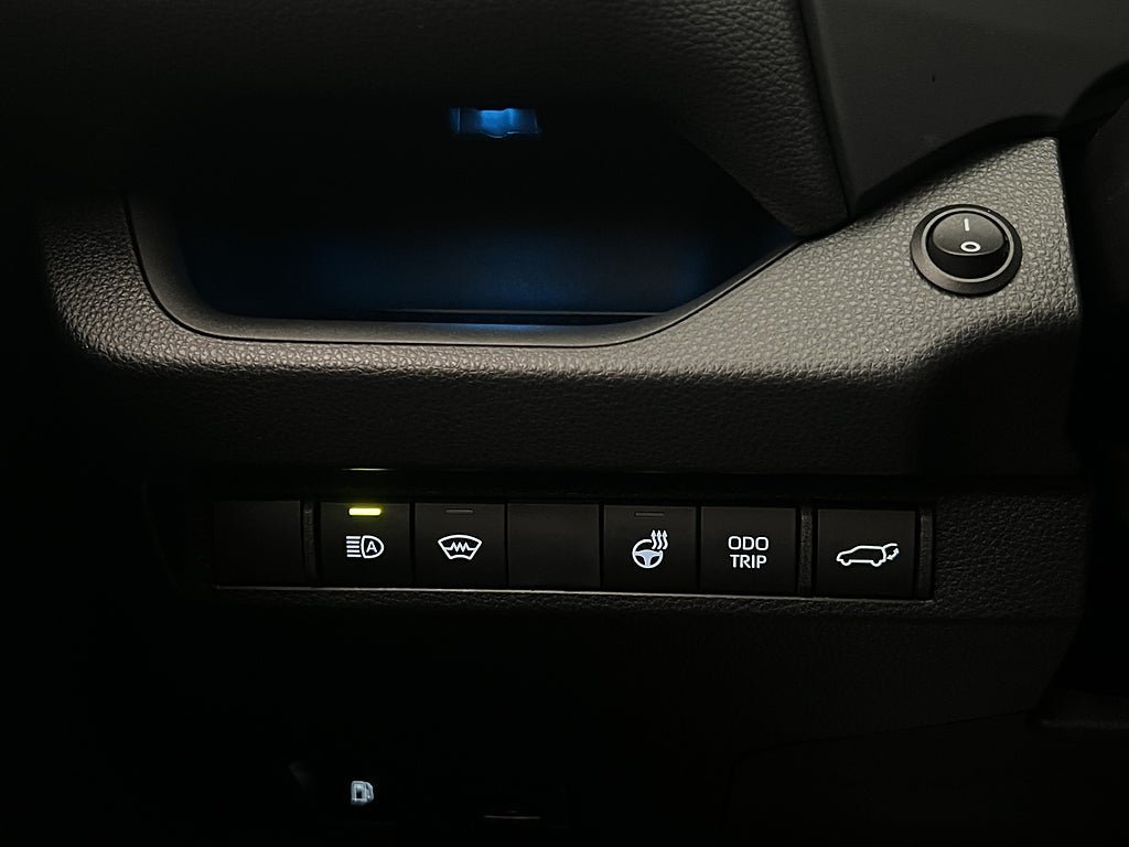Vehicle Image 25
