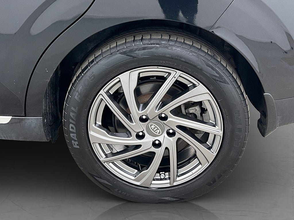Vehicle Image 32