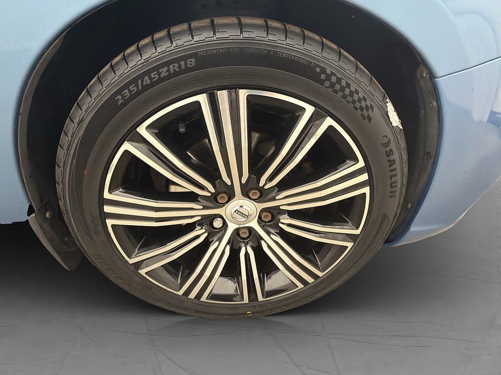 Vehicle Image 32