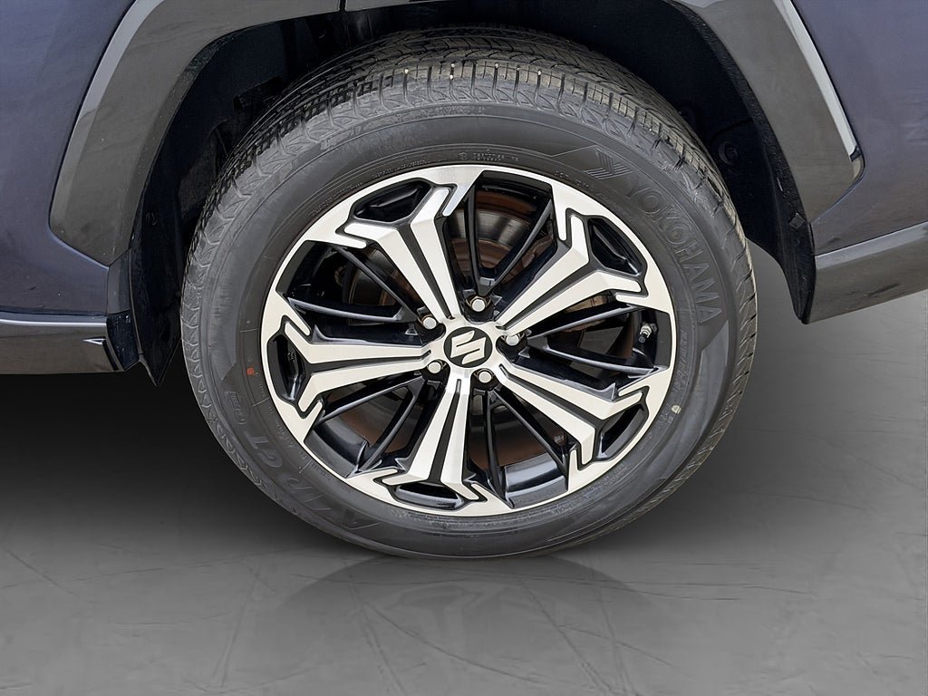 Vehicle Image 25