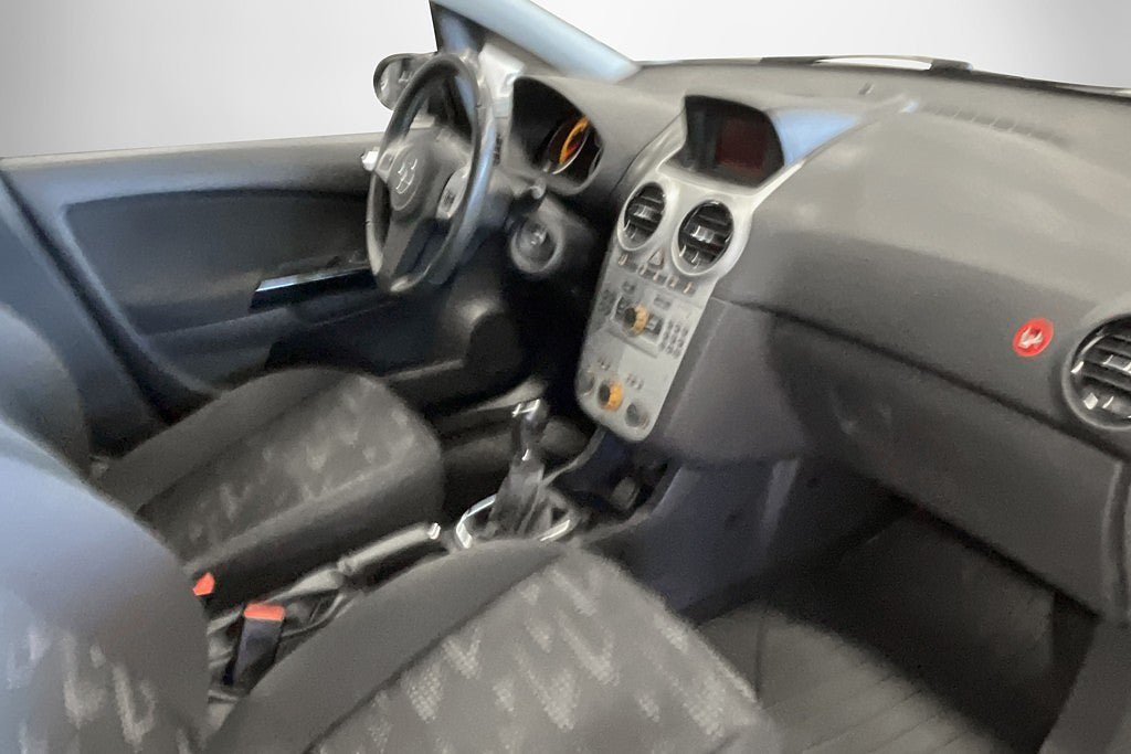 Vehicle Image 8