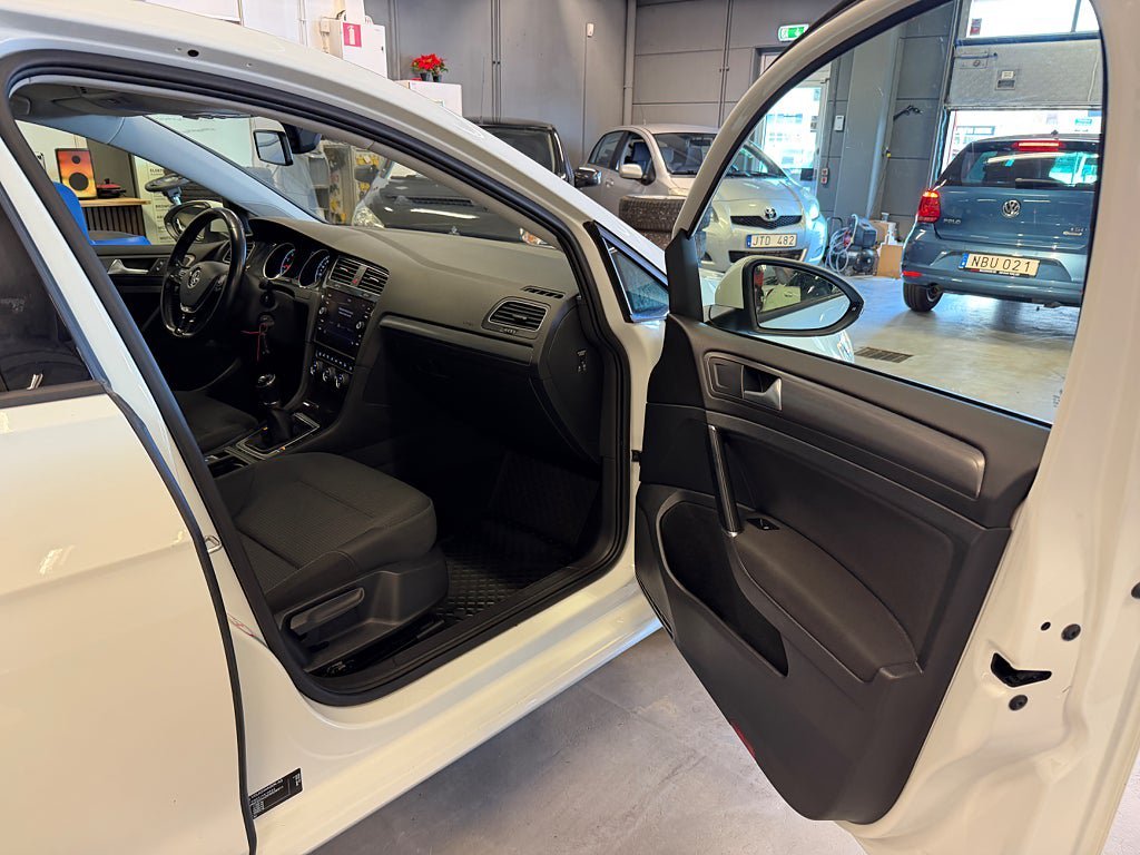 Vehicle Image 17