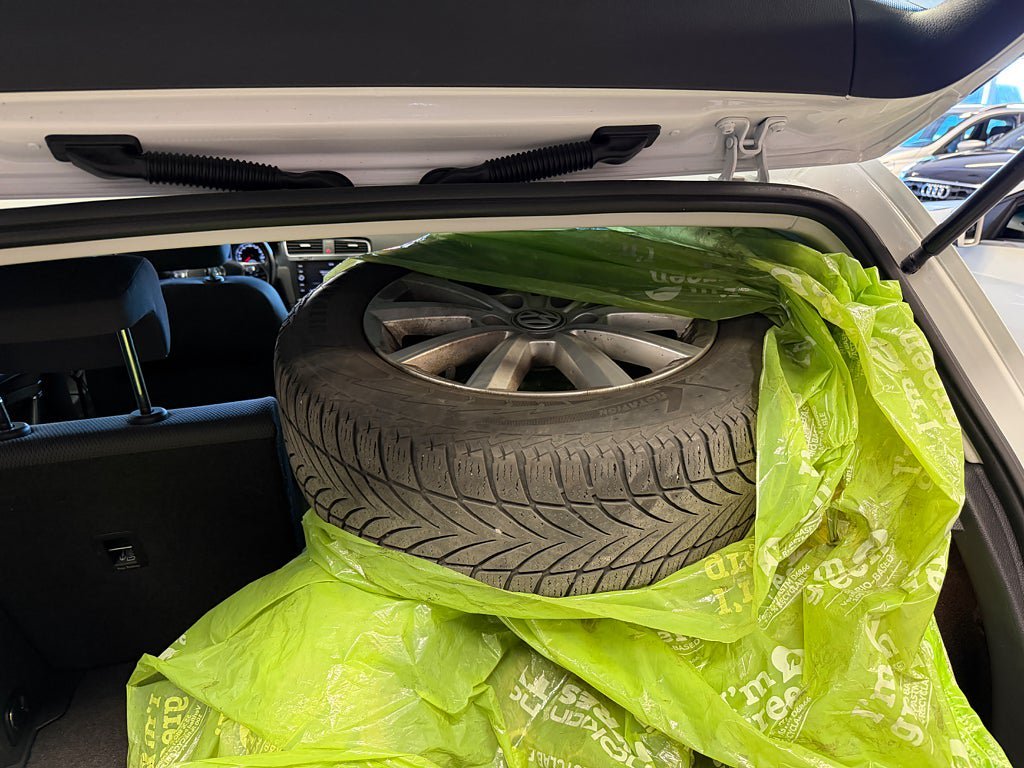 Vehicle Image 25