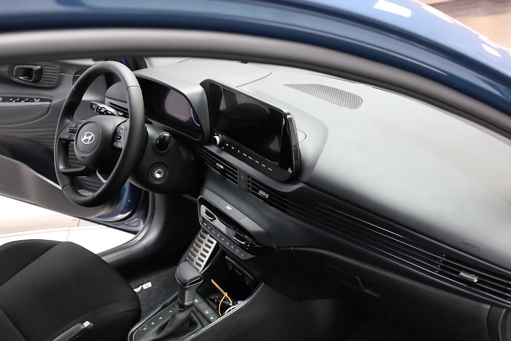 Vehicle Image 13