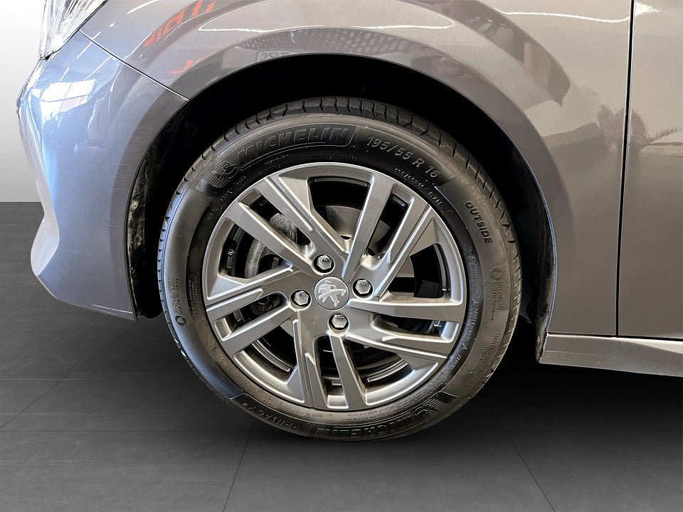 Vehicle Image 14