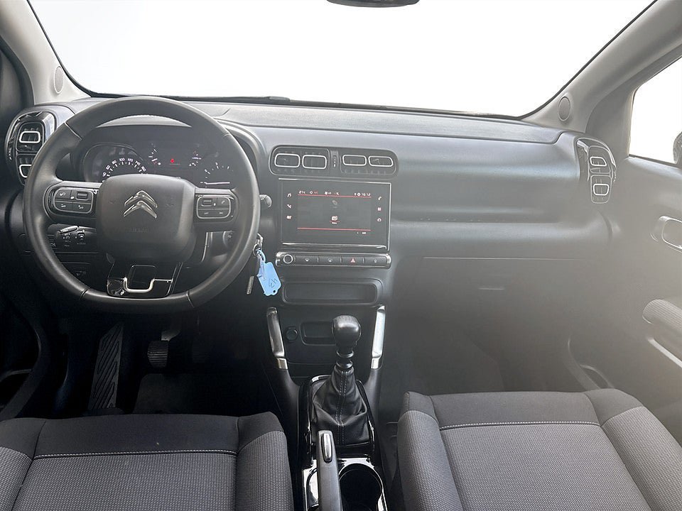 Vehicle Image 6
