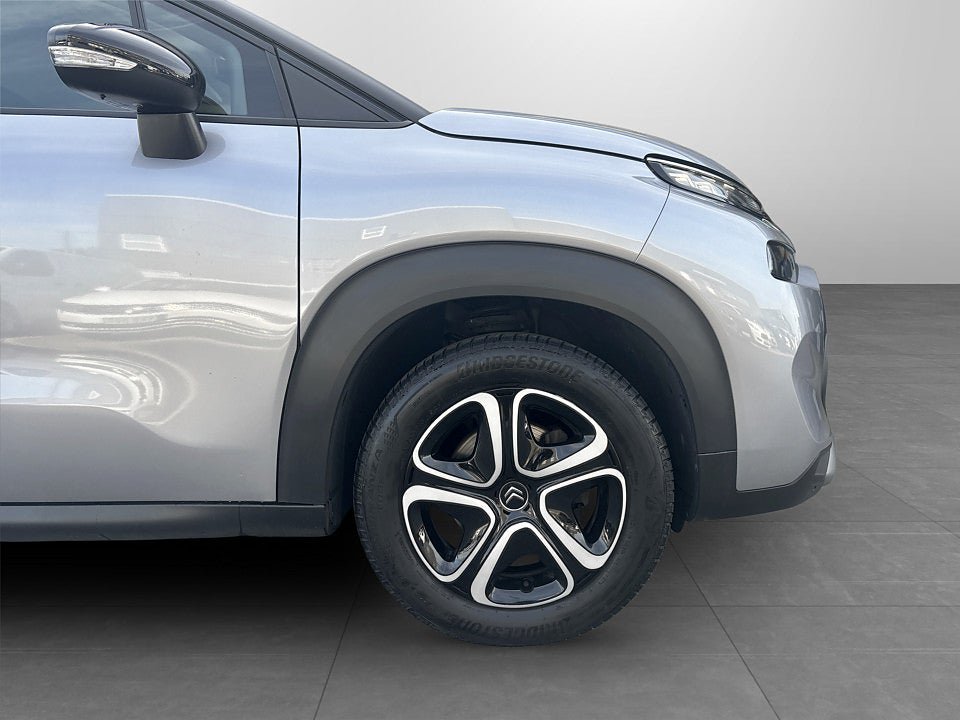 Vehicle Image 14