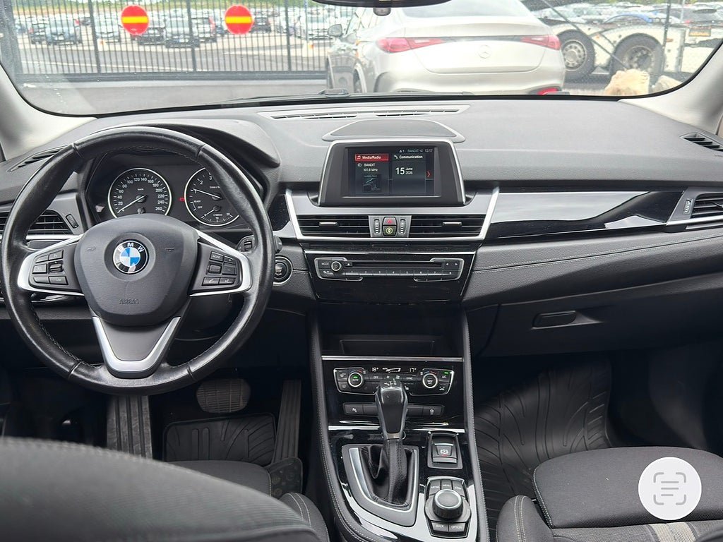 Vehicle Image 14
