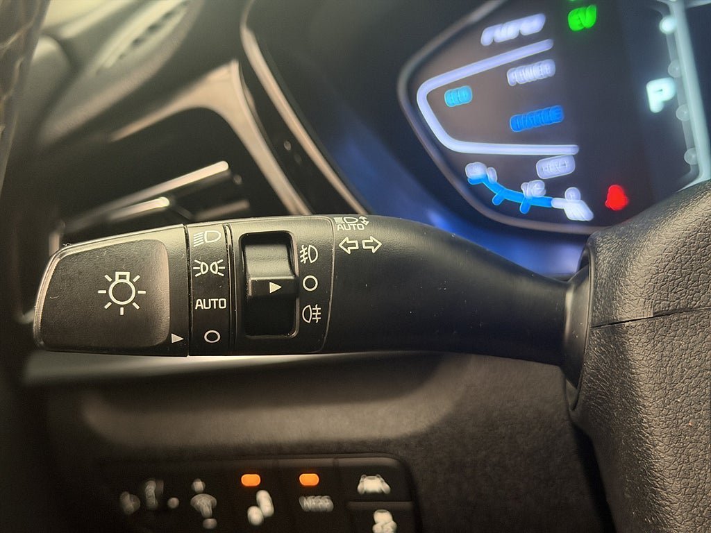 Vehicle Image 25