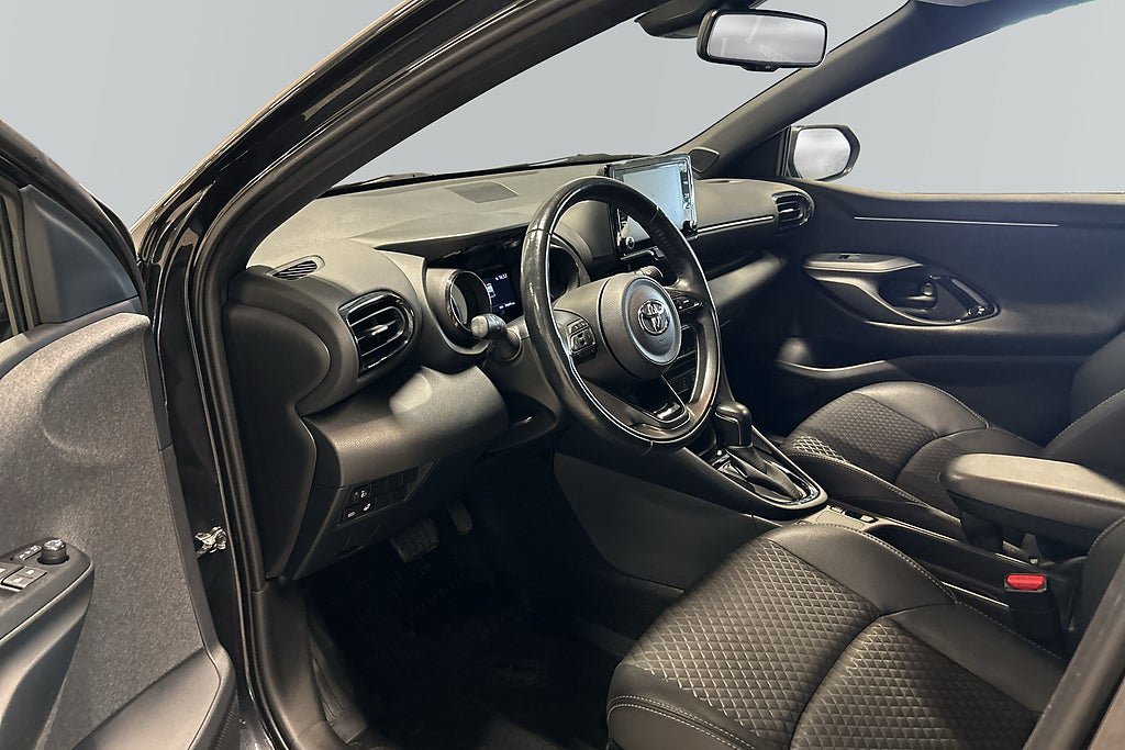 Vehicle Image 6