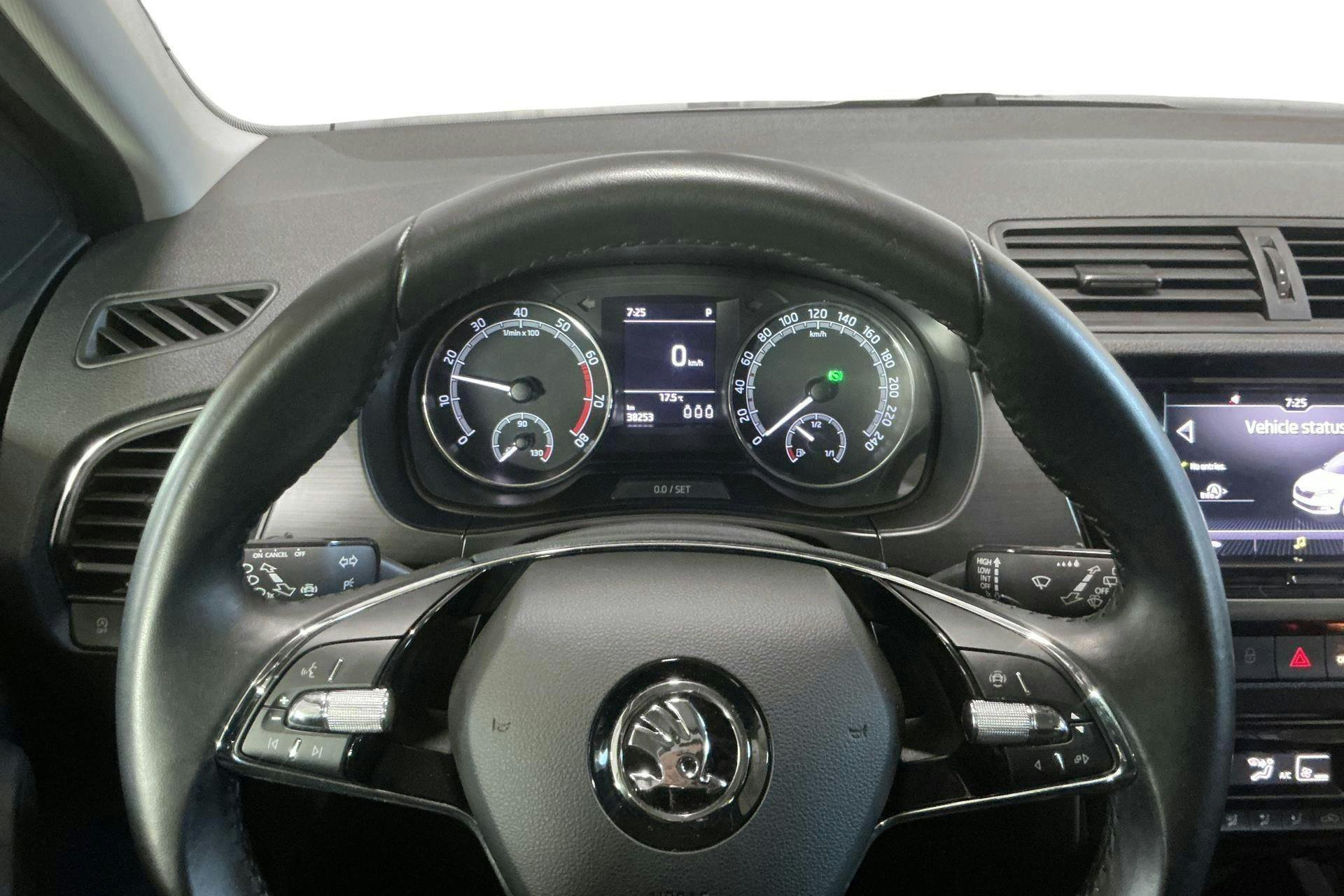 Vehicle Image 10