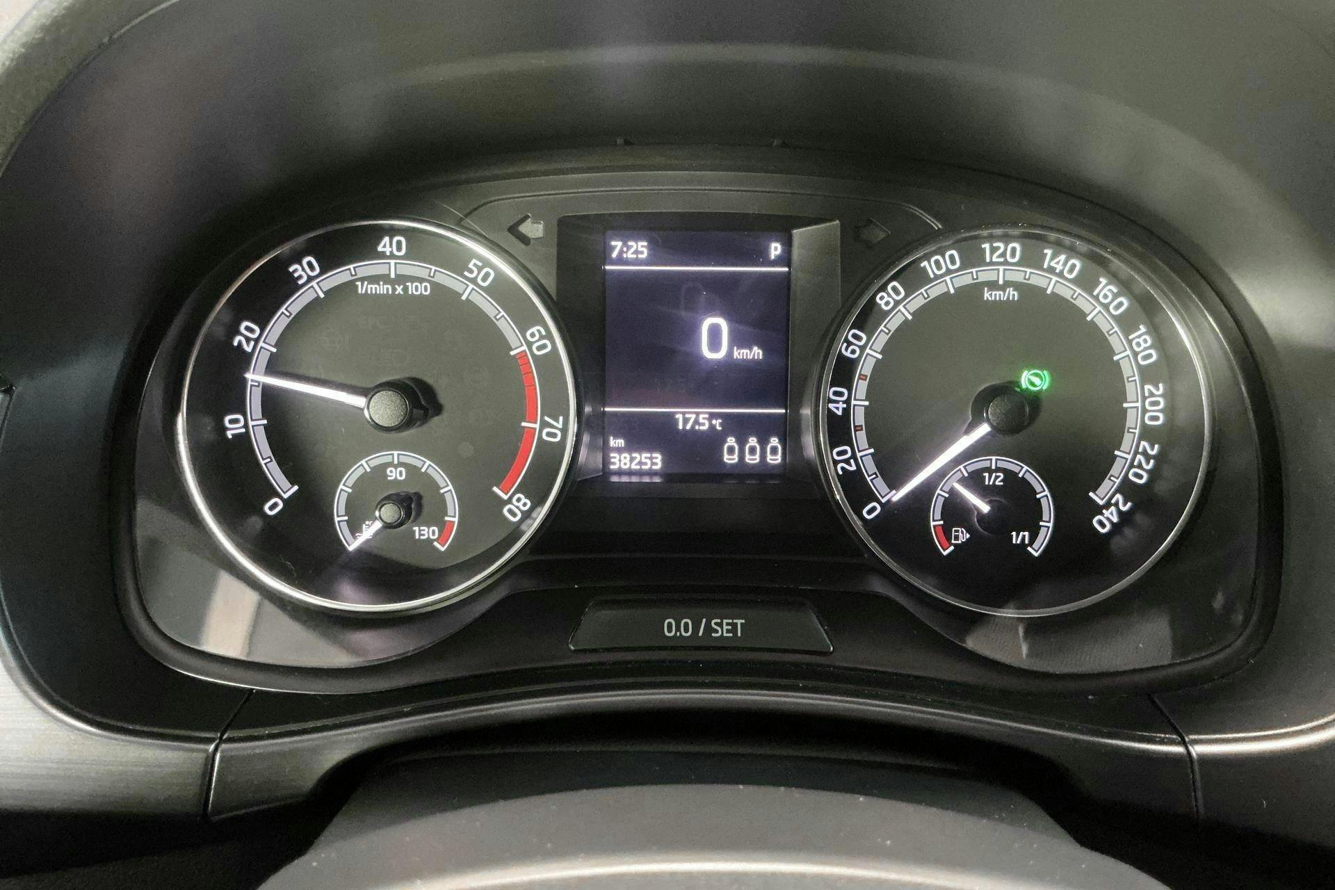 Vehicle Image 11