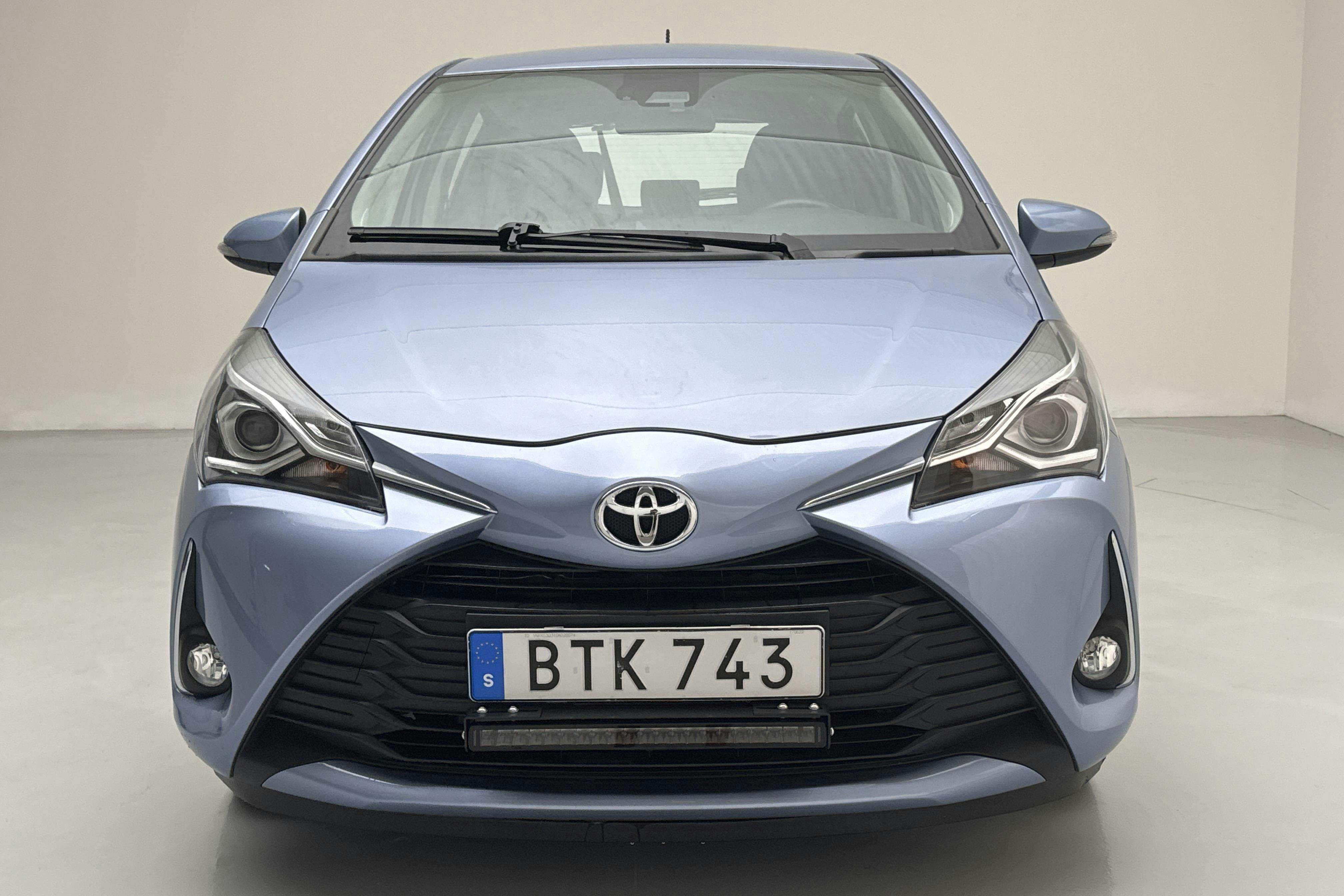 Vehicle Image 4