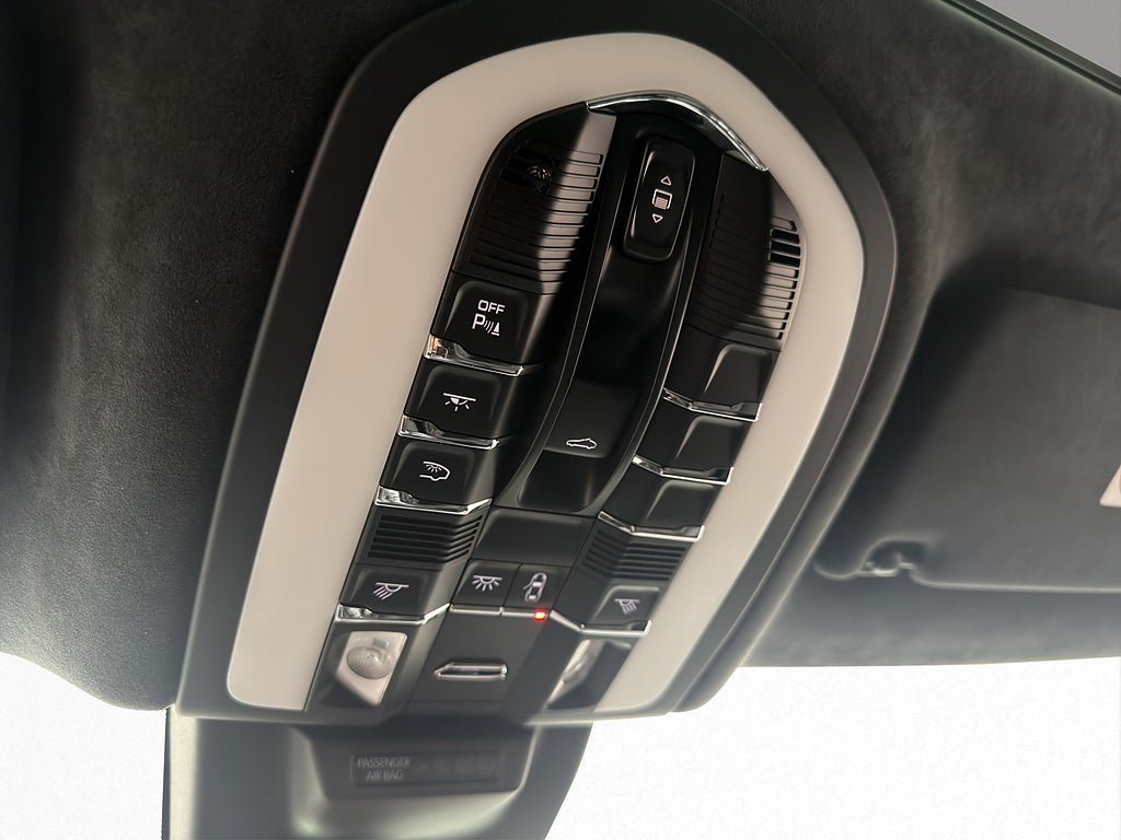 Vehicle Image 24