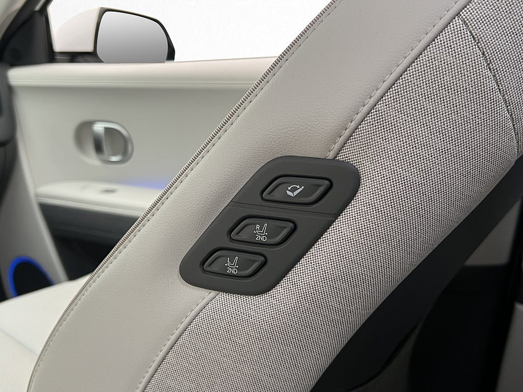 Vehicle Image 37