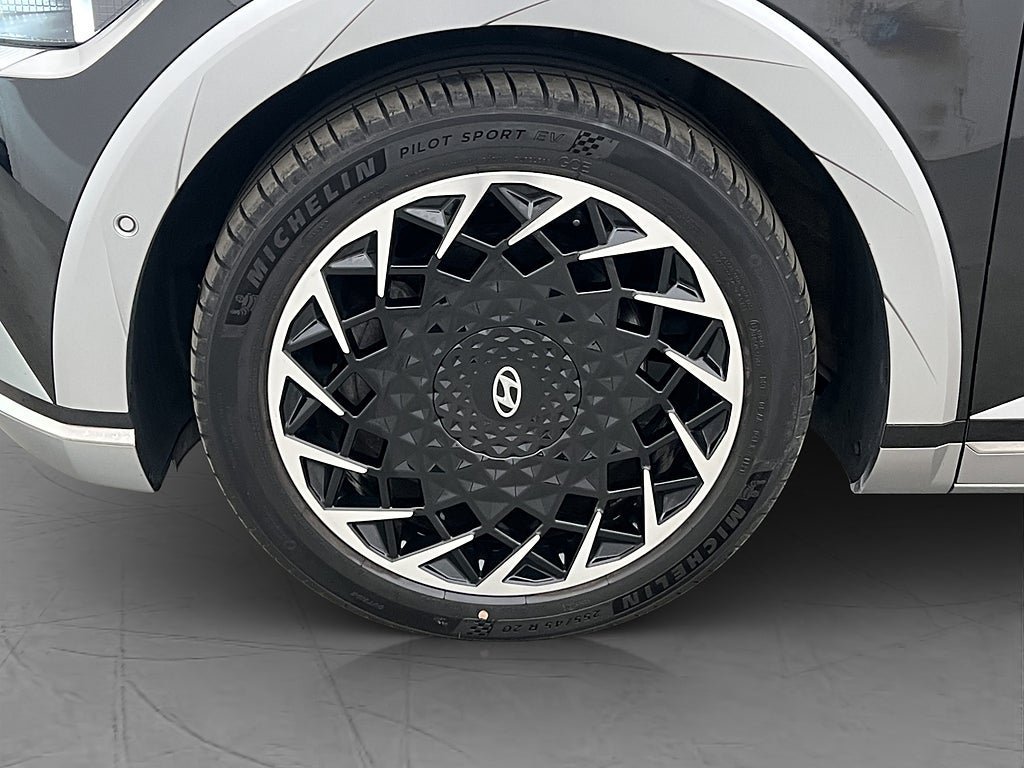Vehicle Image 35