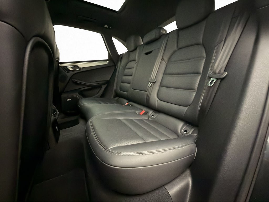 Vehicle Image 35