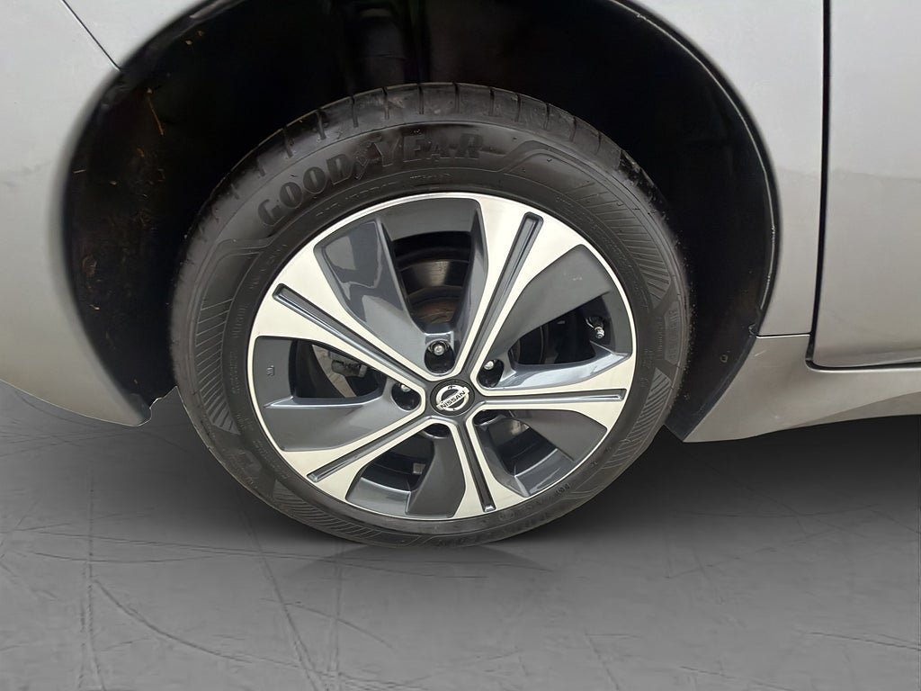 Vehicle Image 32