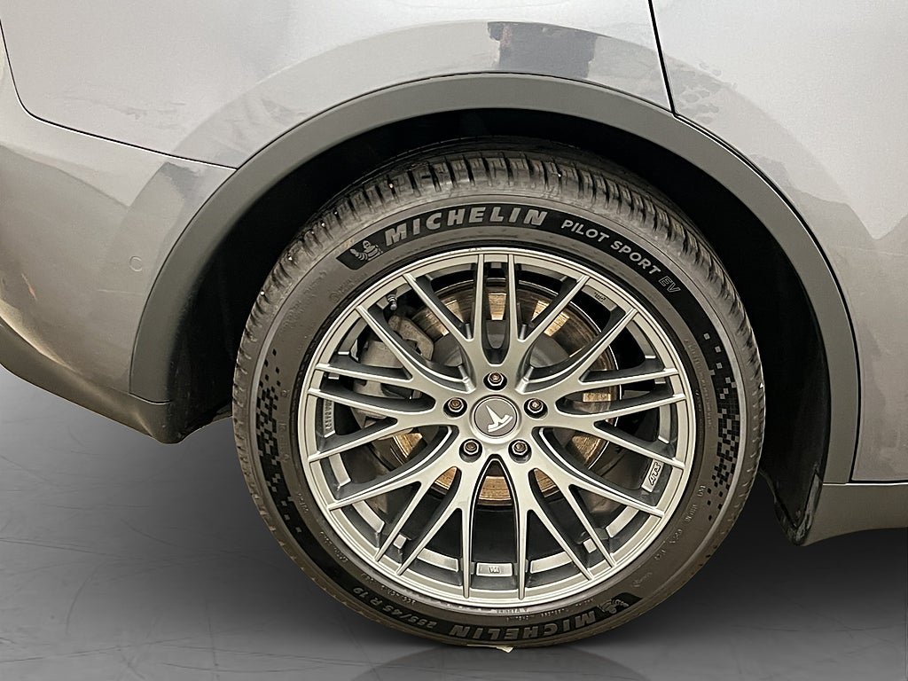 Vehicle Image 32
