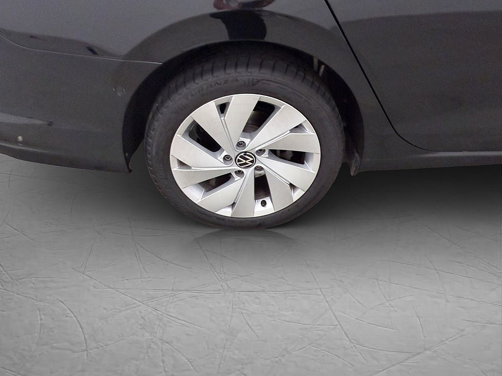 Vehicle Image 35