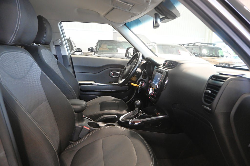 Vehicle Image 10