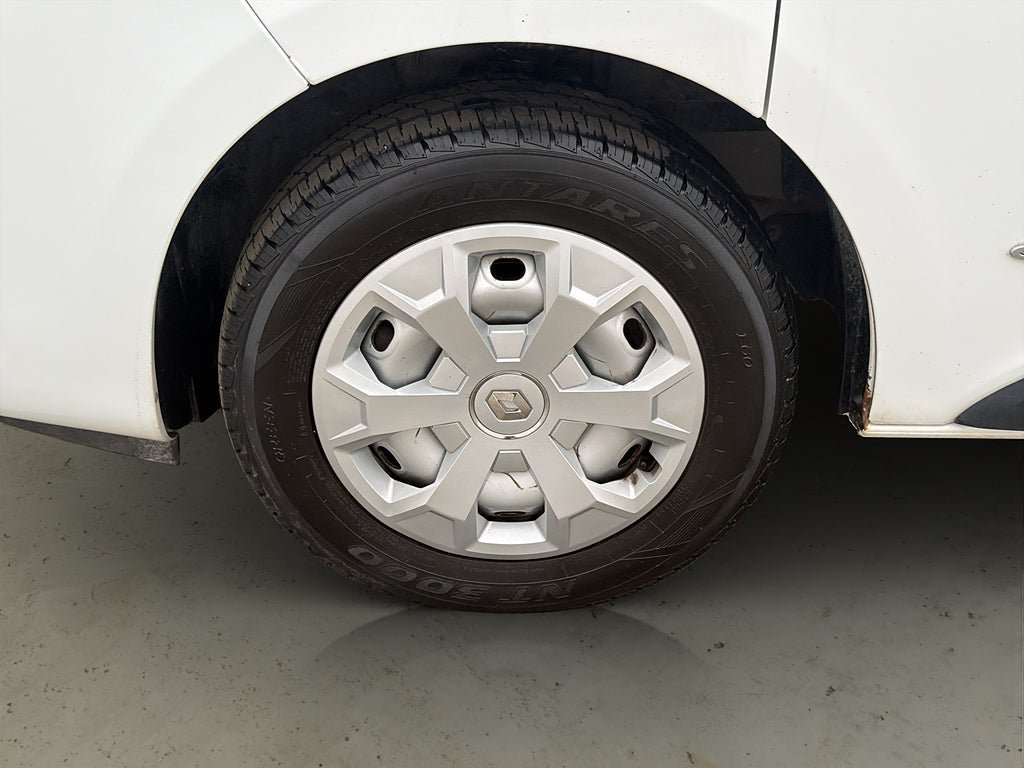 Vehicle Image 25