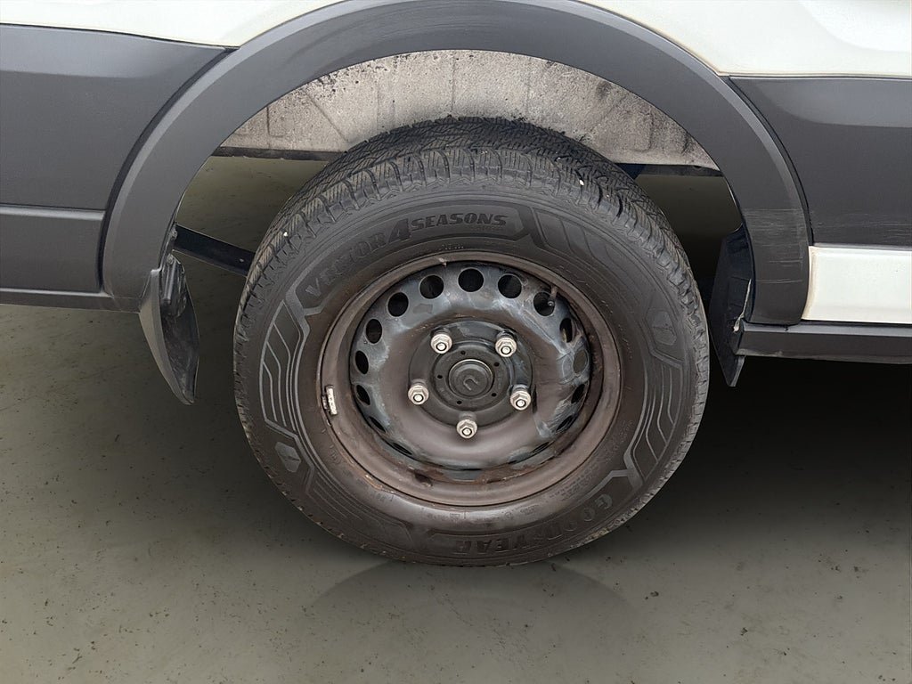 Vehicle Image 27