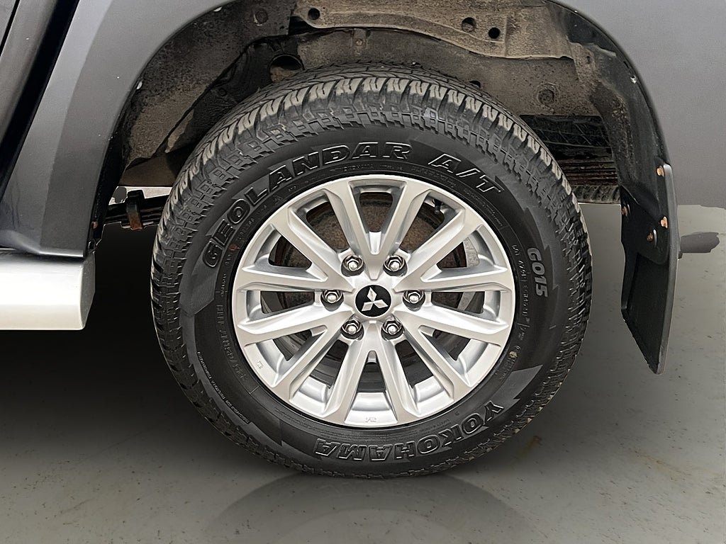 Vehicle Image 35
