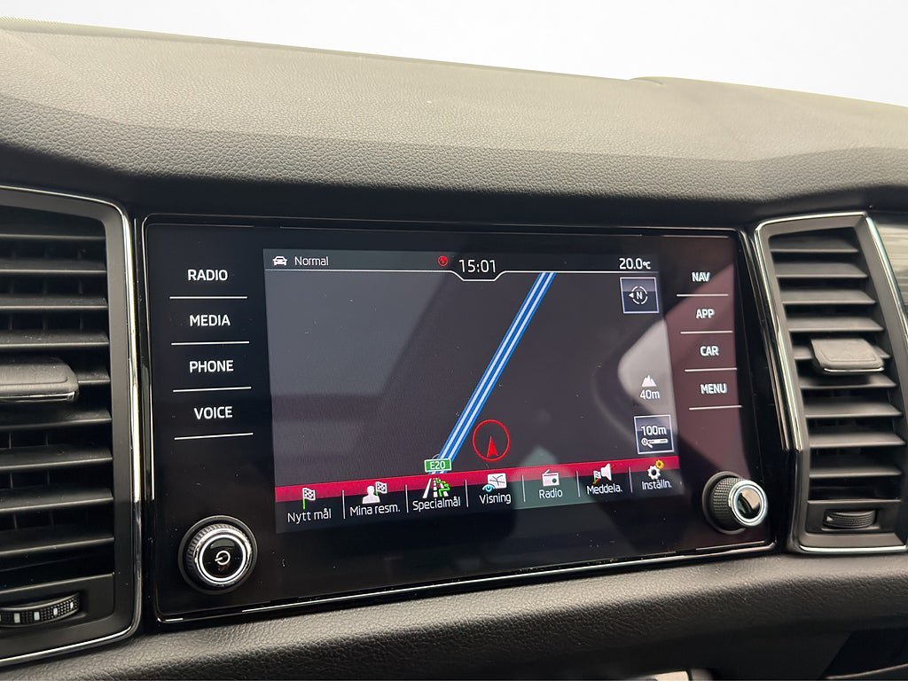 Vehicle Image 25