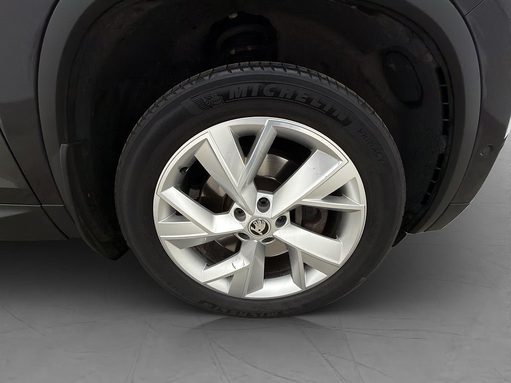 Vehicle Image 32