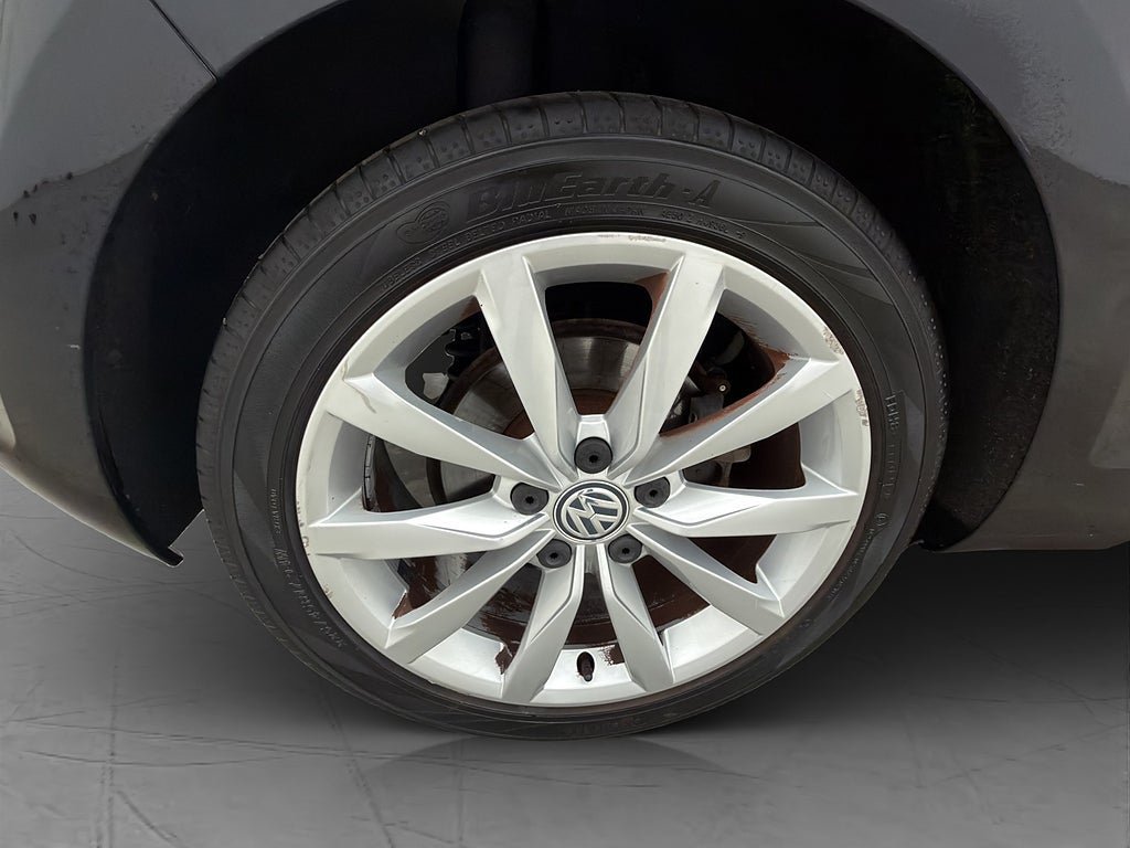 Vehicle Image 25