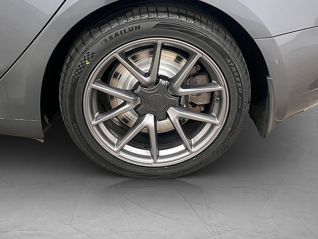 Vehicle Image 32