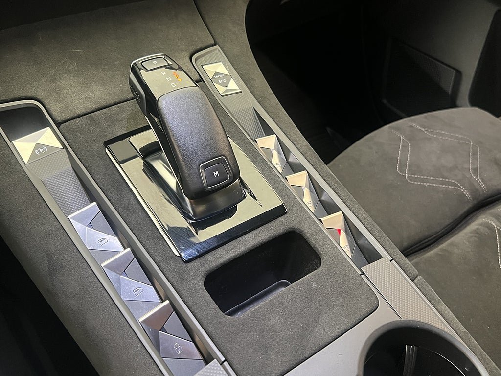 Vehicle Image 24