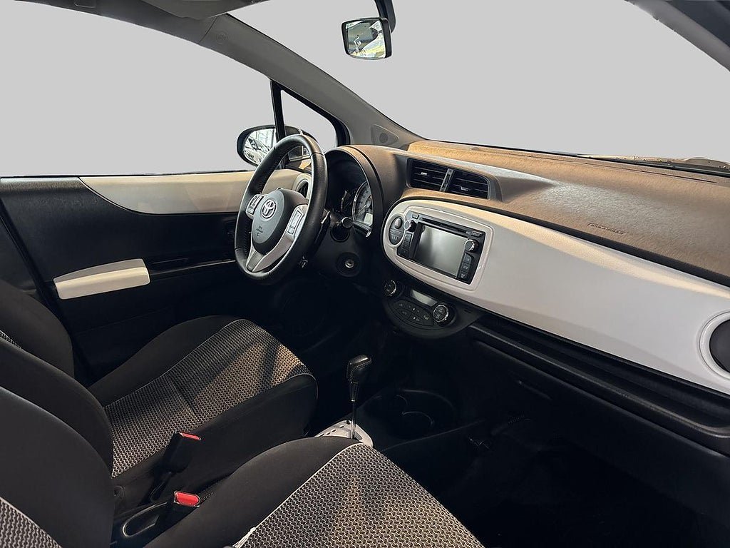 Vehicle Image 9