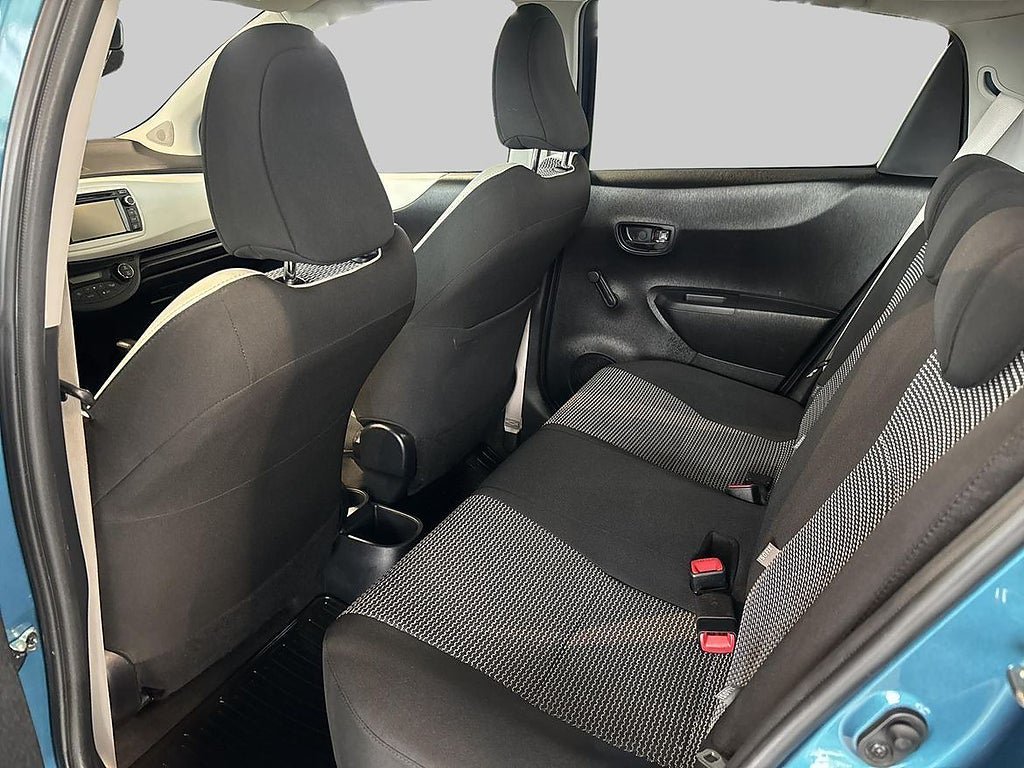 Vehicle Image 10