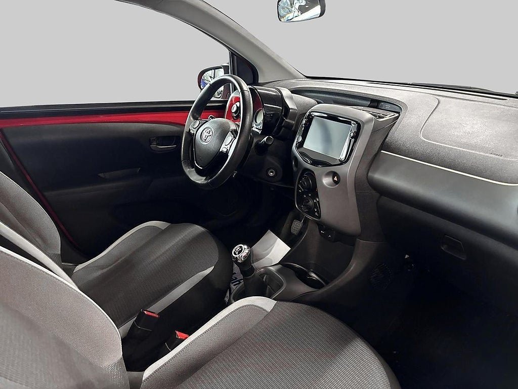 Vehicle Image 10