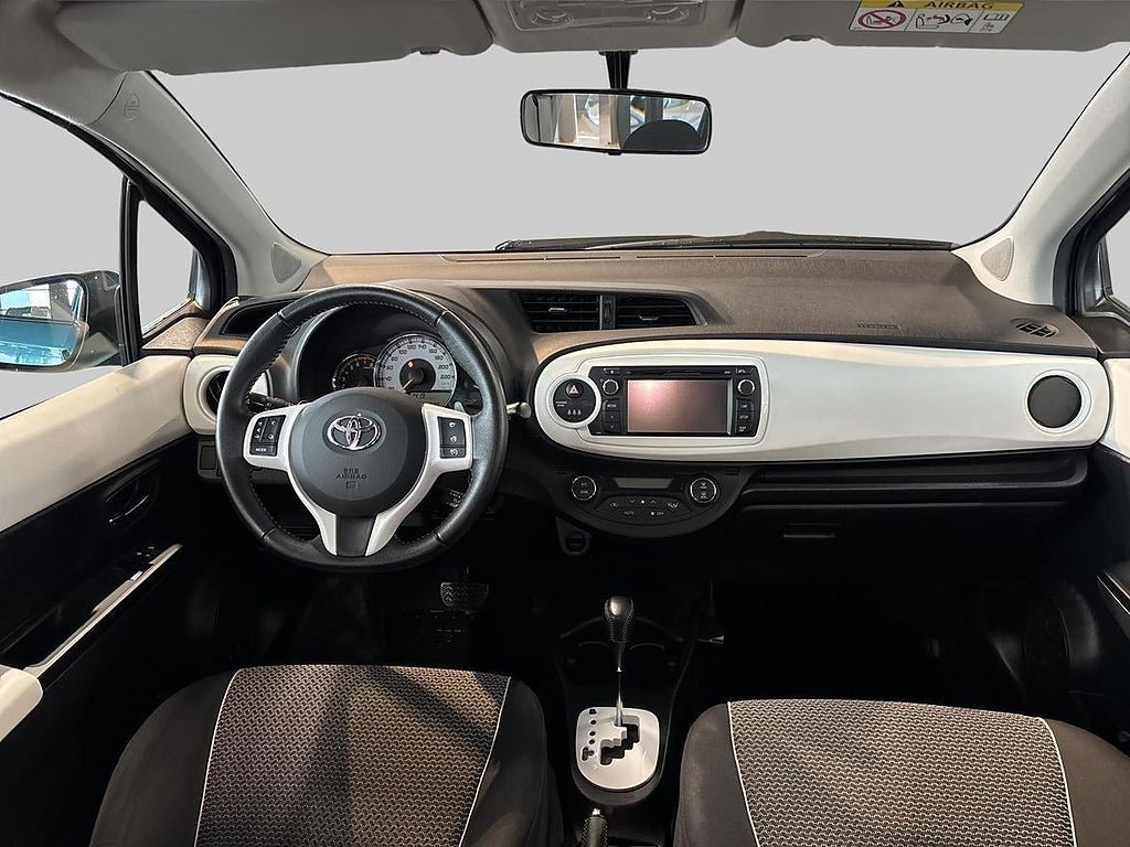 Vehicle Image 11