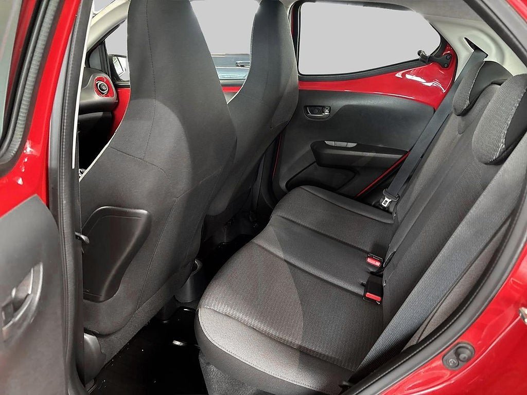 Vehicle Image 11
