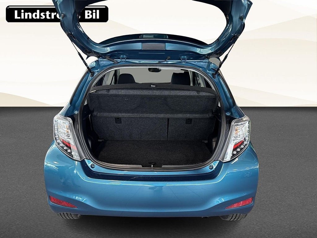 Vehicle Image 12