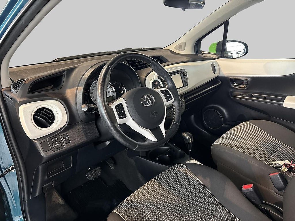 Vehicle Image 13