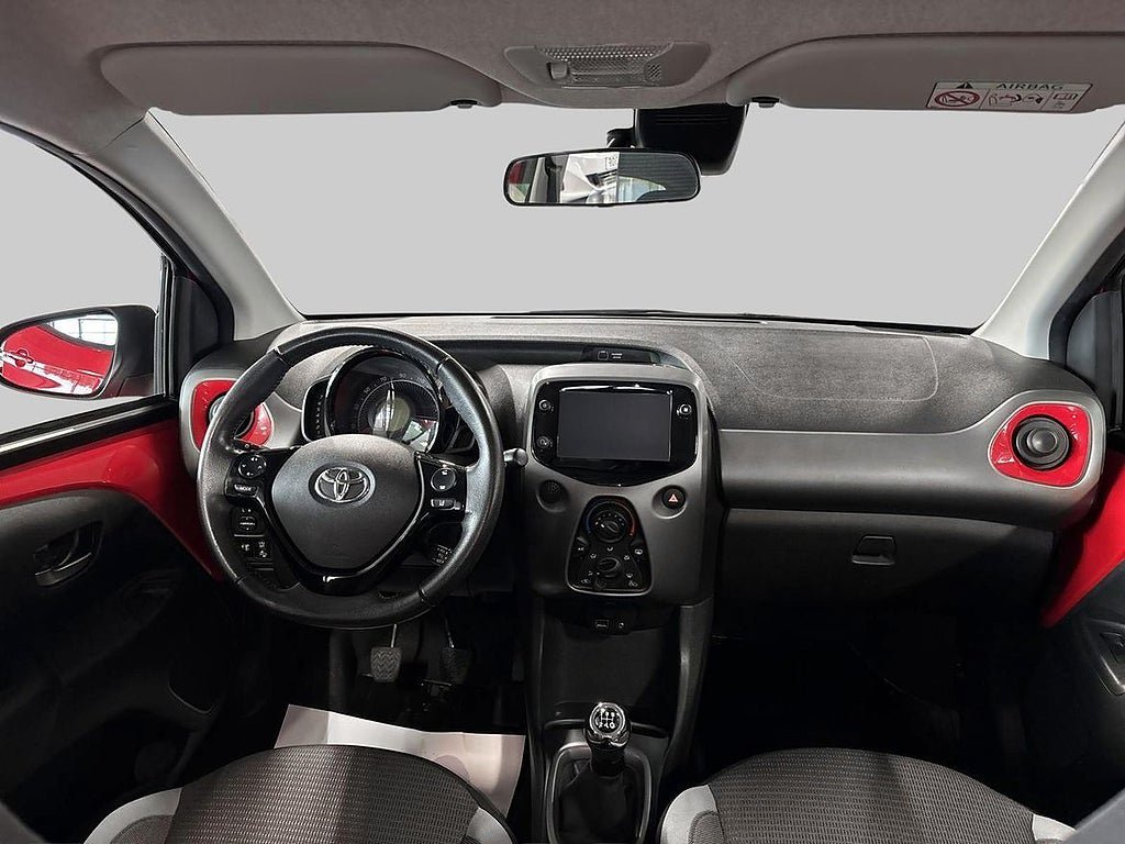 Vehicle Image 12