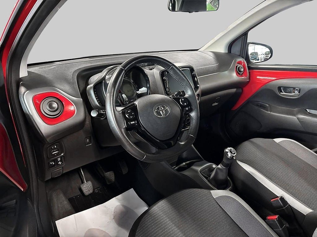 Vehicle Image 14