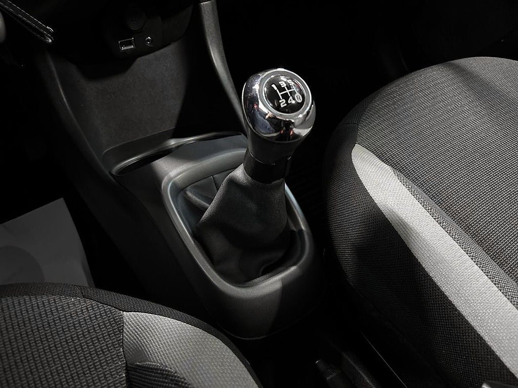 Vehicle Image 18